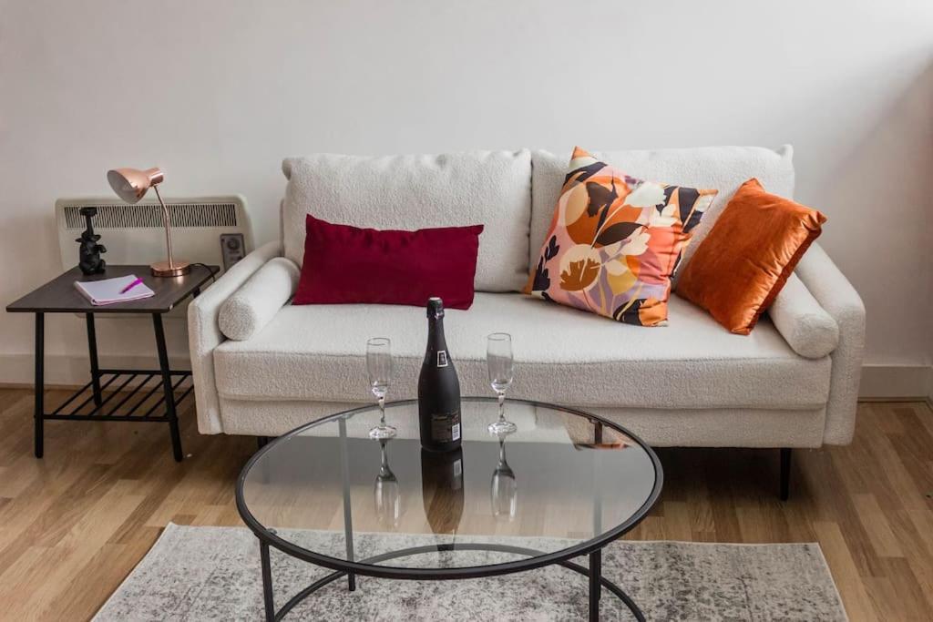 Cozy And Modern 2-Bed Apartment Swansea Exterior foto