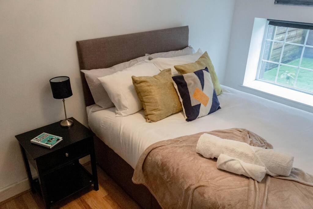 Cozy And Modern 2-Bed Apartment Swansea Exterior foto
