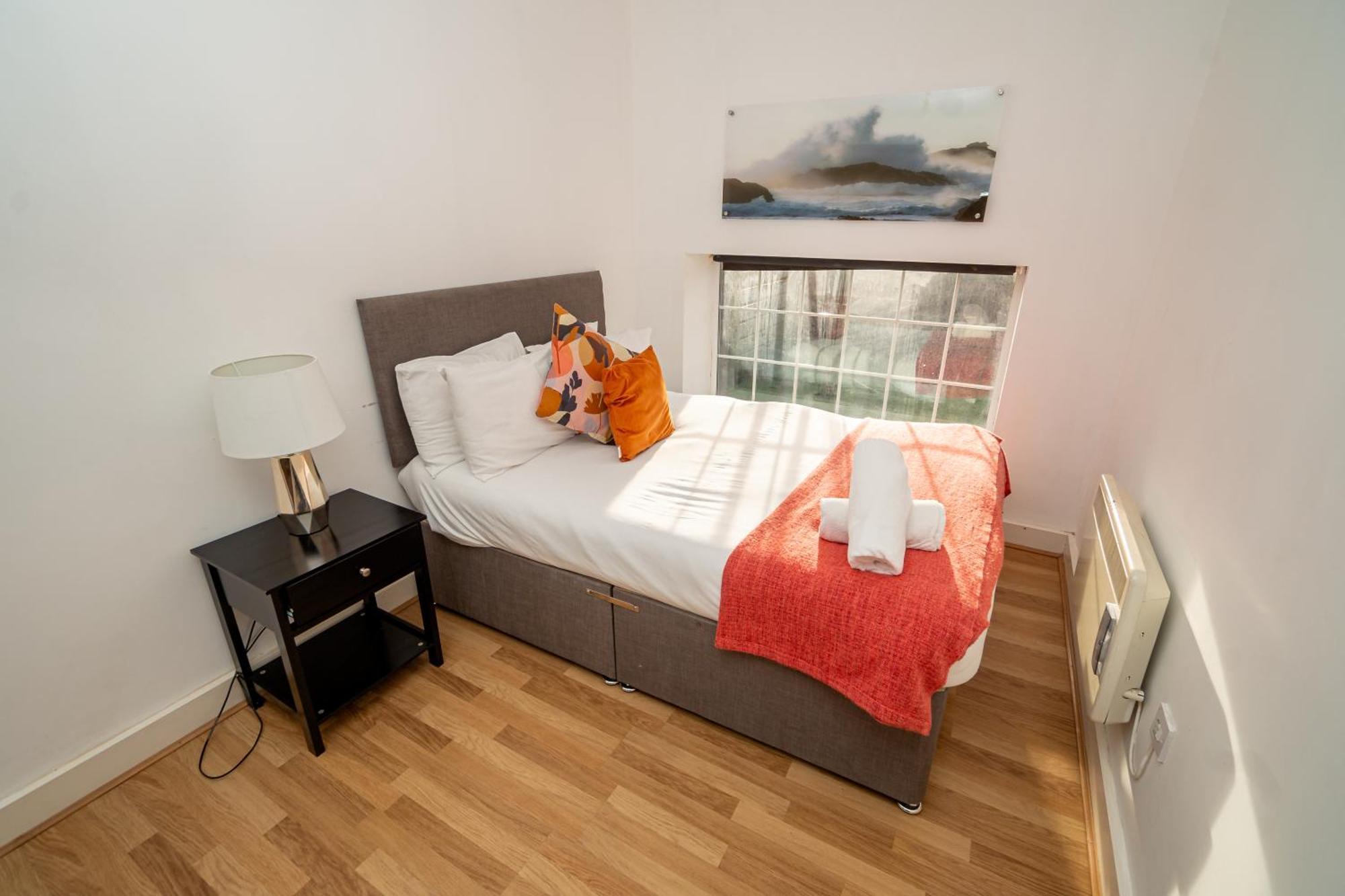 Cozy And Modern 2-Bed Apartment Swansea Exterior foto